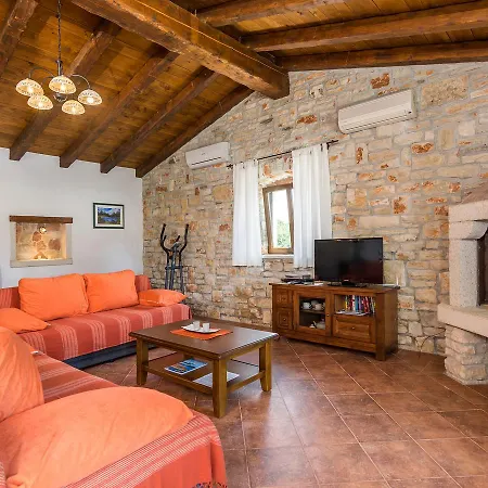 Вилла Elegant In Istria With Outdoor Pool Tinjan